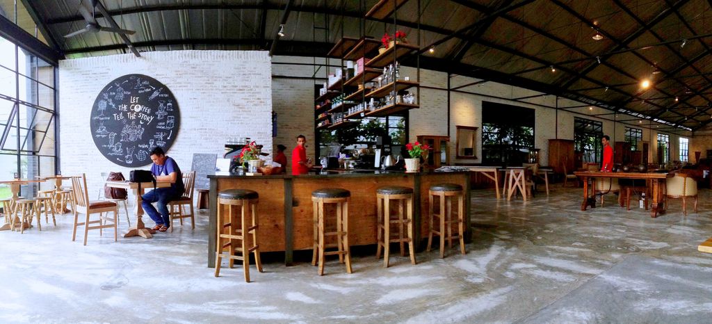 http://aa0.triptease.net/images/full/epic-coffee-and-epilog-furniture-yogyakarta-indonesia-46119-1392120673.jpeg?1392120673